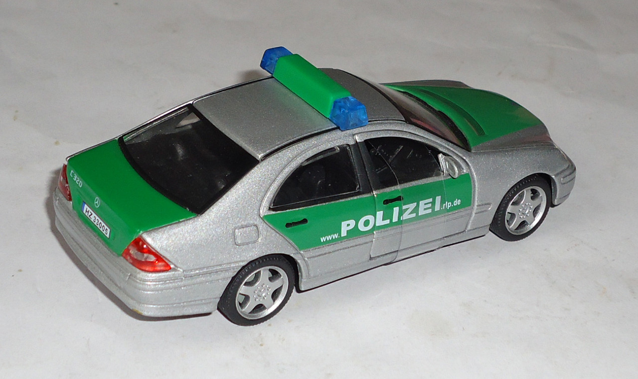 Mercedes-Benz-C320 Polizei1