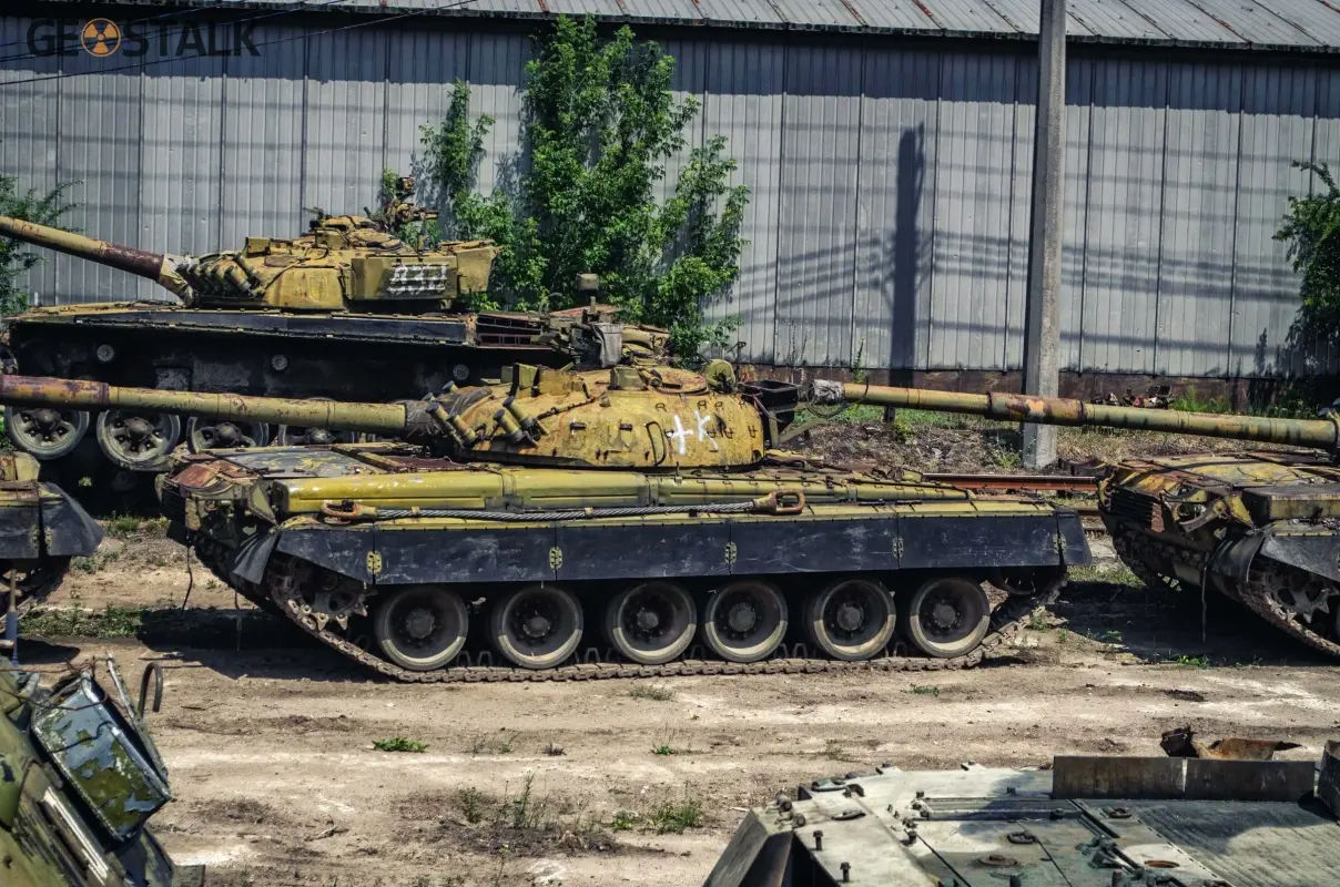 t-64-t-72-t-80-in-storage-kiev-armored-plant-ukraine-2010s-v0-ccpz9cid4b2d1.webp