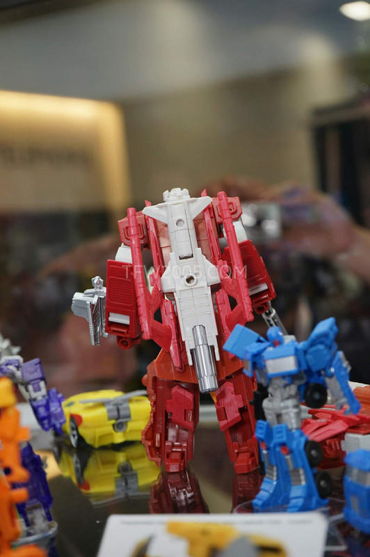 SDCC2015-Hasbro-Case-Transformers-Combiner-Wars-