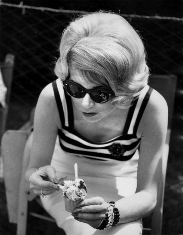 Shirley_MacLaine_c94
