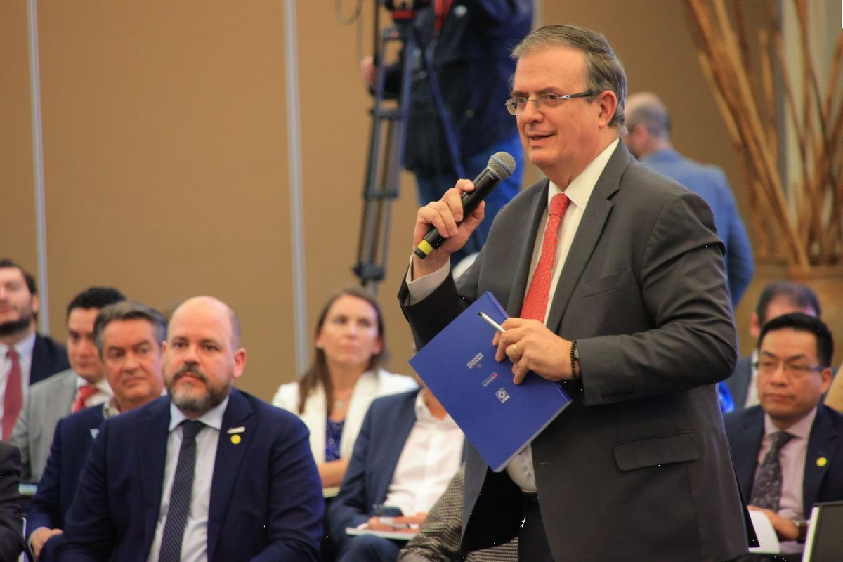 Marcelo Ebrard insiste en que “corcholatas” dejen sus cargos en julio