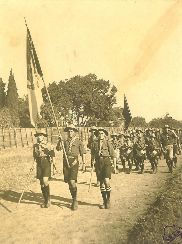 https://i.postimg.cc/pLp9CxsY/Vazken-Andr-assian-Ho-Men-Et-Men-Sgaoudagan-doghantsk-Konstantinobolis-1918.jpg