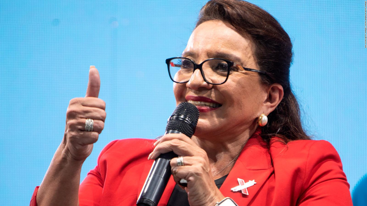 AMLO felicitó a Xiomara Castro, presidenta electa de Honduras