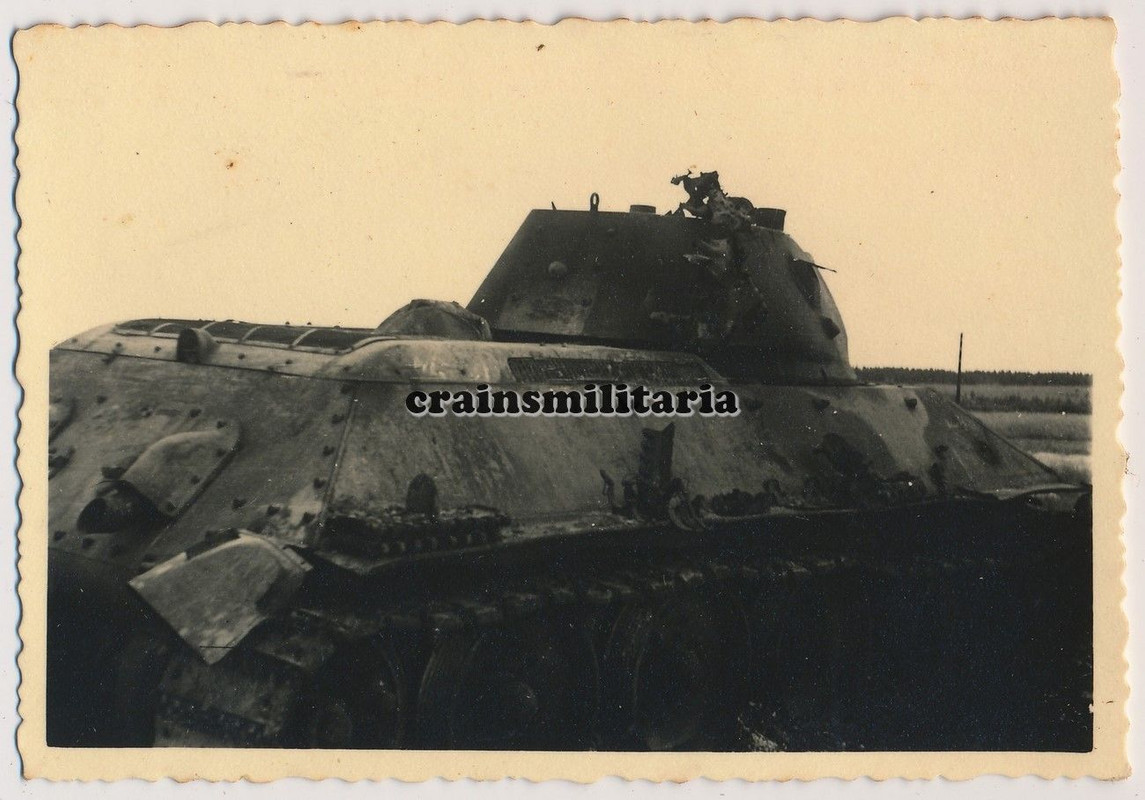 Foto zerstörte russische Beute Panzer T-34 Tank in Russland2