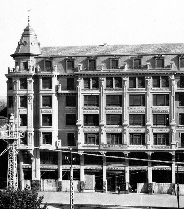 La Casa Roldán justo antes de terminarse su construcción.