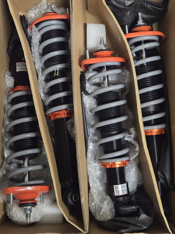 [Immagine: Qlk7Zx-MXQGys1a-Uq-S-3Zpw.jpg]