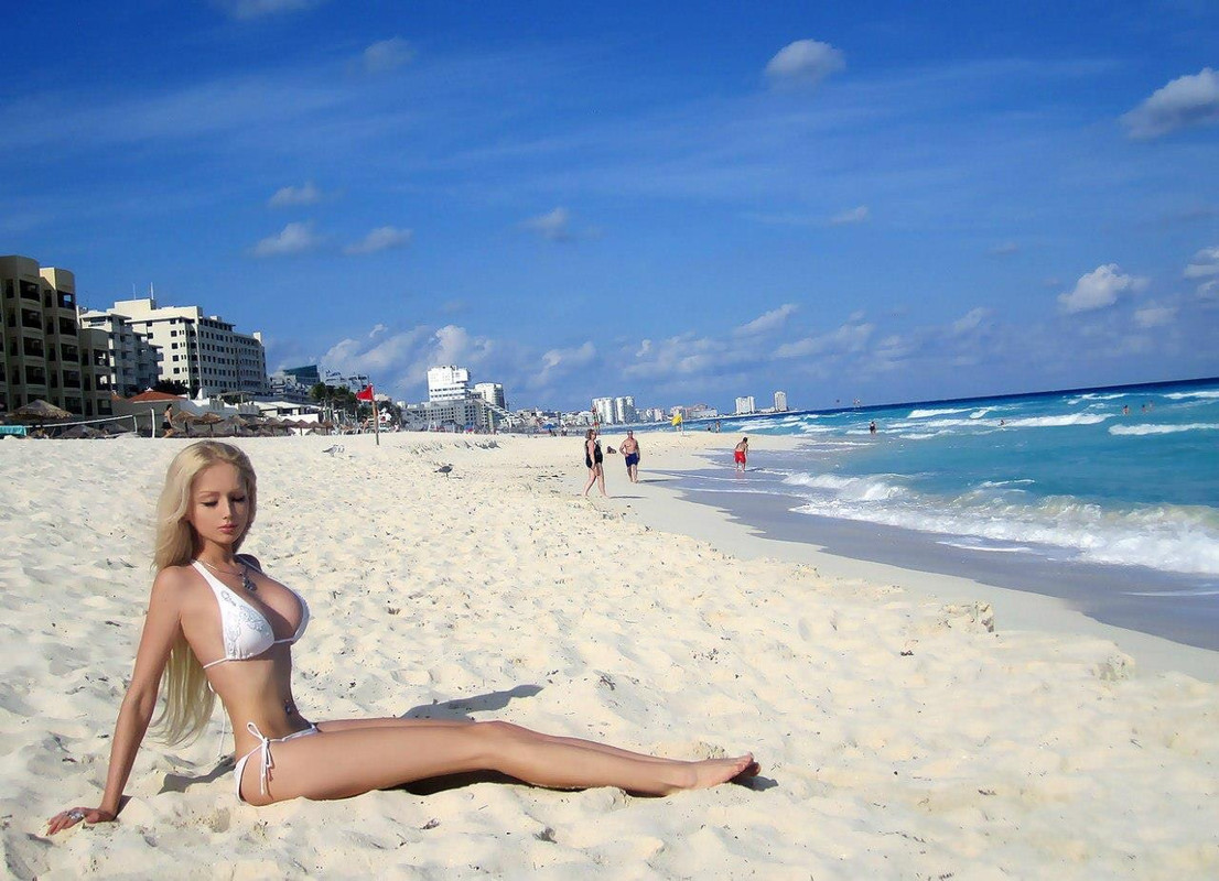 valeria-lukyanova-real-barbie-1204211384