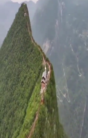 Sanxia Langkamm-Wanderweg