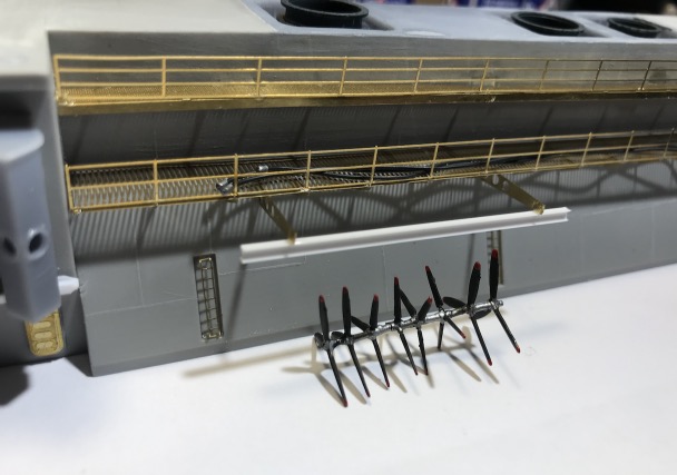 << USS Hornet CV-8 Merit International | N° 62001 | 1:200 >> - Page 11 Screenshot-2020-06-11-20-57-07-537