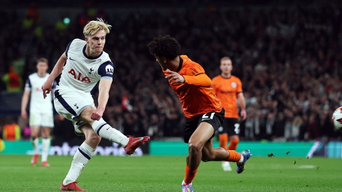 Frankfurt vs Tottenham, 03h00 ngày 29/01