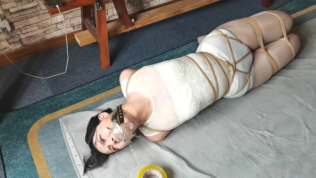 一绳所爱 闷热汗湿监禁折磨 下.mp4_20240211_083502.810