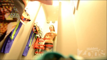 [Image: Voyeur17395080108.jpg]