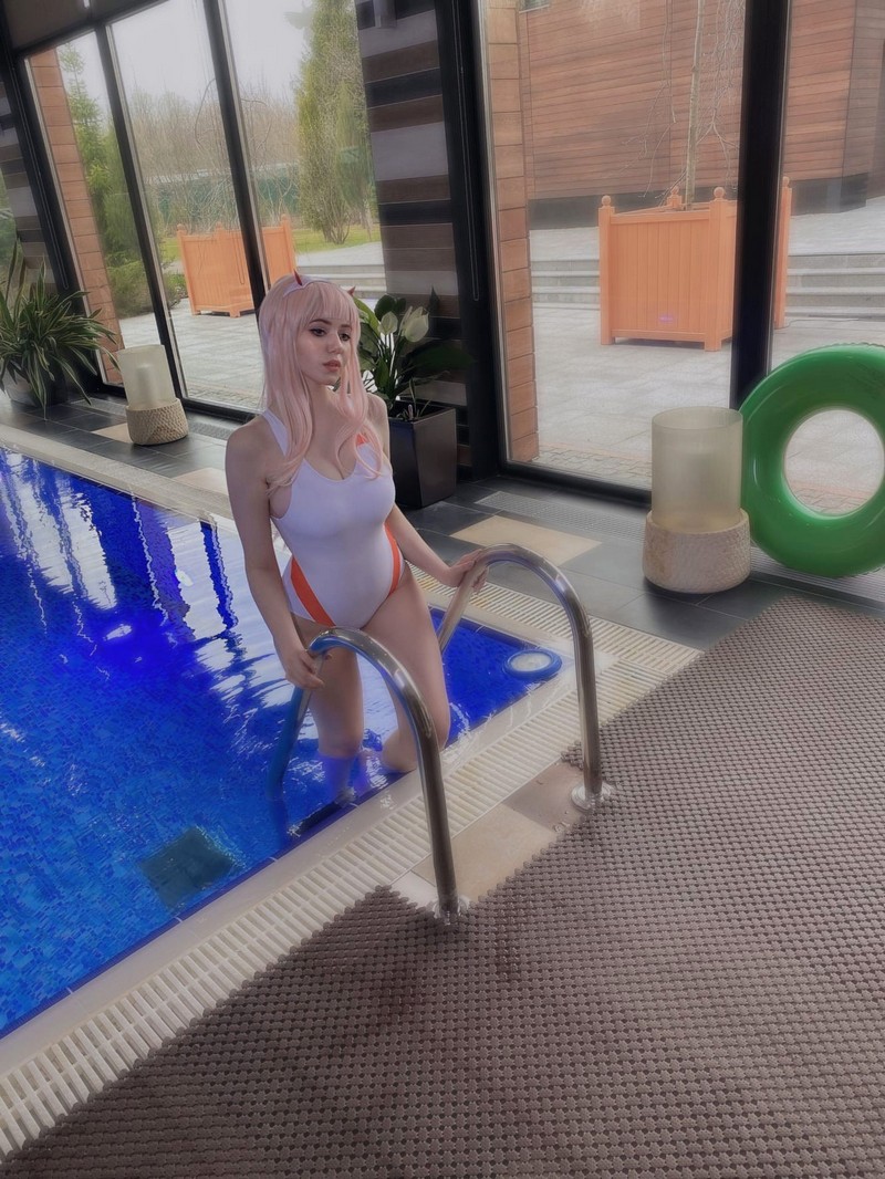 Alina Becker 02 Zero Two Cosplay Darling in the Franxx 泳池主题写真【47P-56.8M】插图6