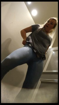 [Image: Voyeur15045115533.jpg]