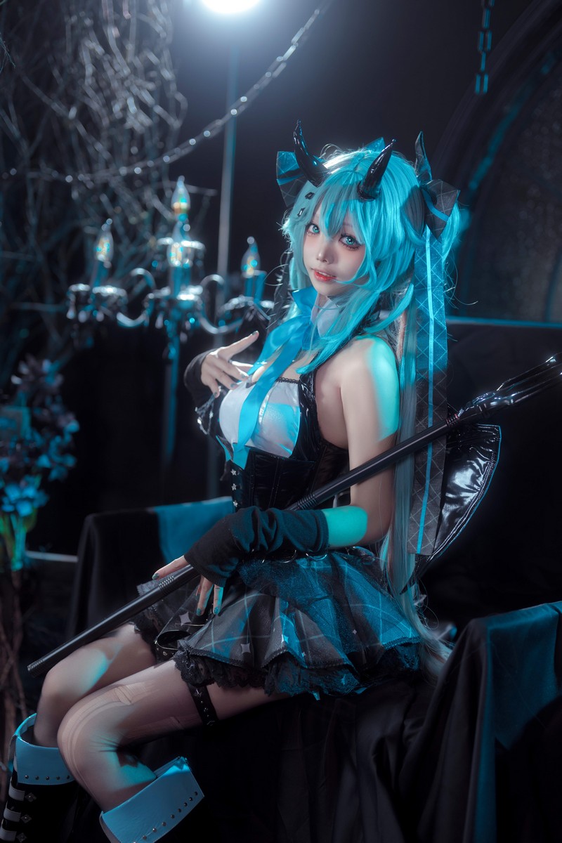 艾西Aiwest 初音未来小恶魔Cosplay写真图集 Miku恶魔主题高清图集 26P (157.7M)插图4
