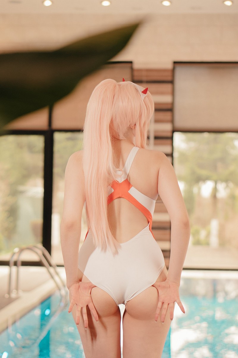 Alina Becker 02 Zero Two Cosplay Darling in the Franxx 泳池主题写真【47P-56.8M】插图