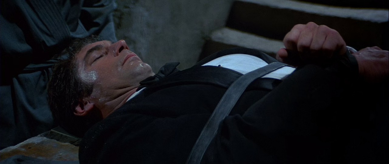 Licence-to-Kill-1989-Blu-Ray-Hindi-English-1080p-10bit-x265-HEVC-DDP-5-1-ESub-mkv-0004