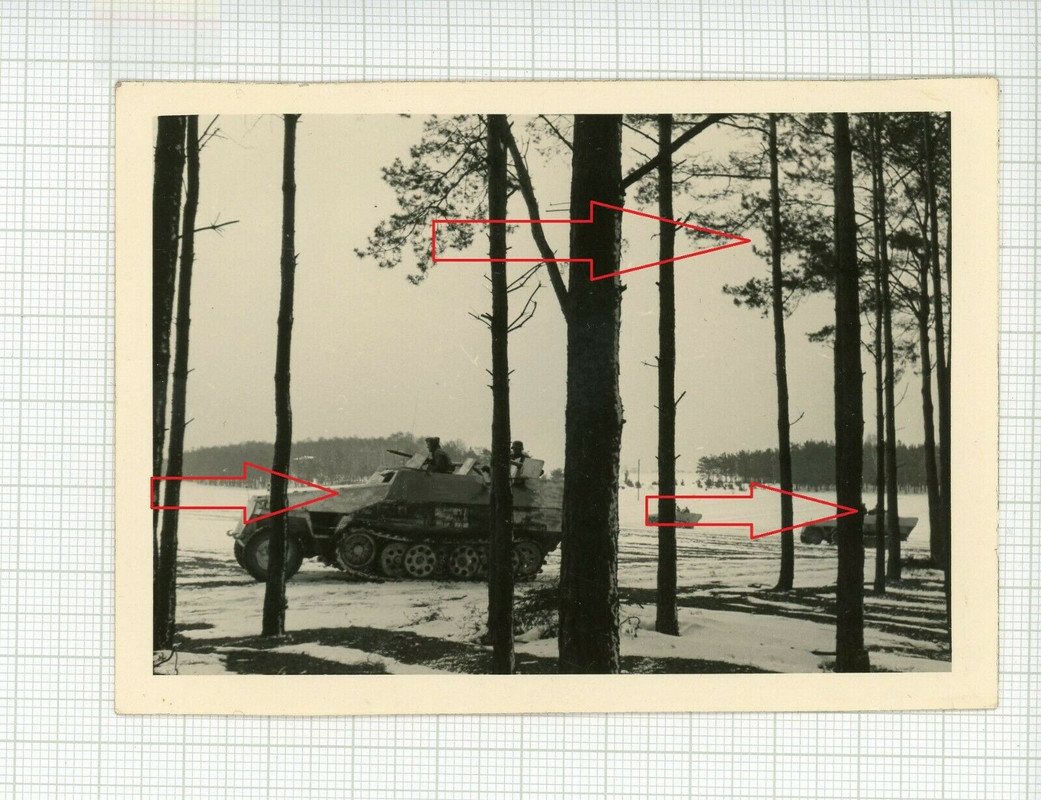 Foto Halbkette Spähwagen im Gelände im Winter