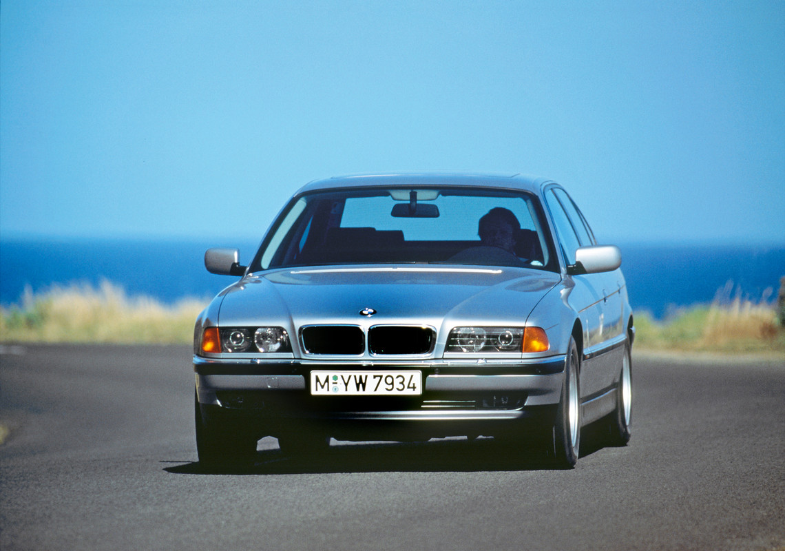 P90458343_highRes_the-new-bmw-7-series