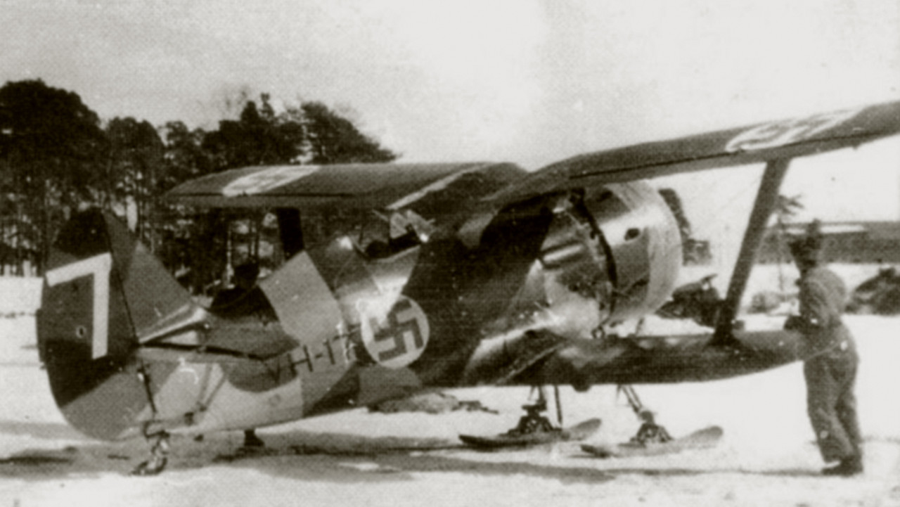 Ilmavoimat-Polikarpov-I-153-FAF-3.LLv6-as-VH17-at-Hamina-Mar-1942-01