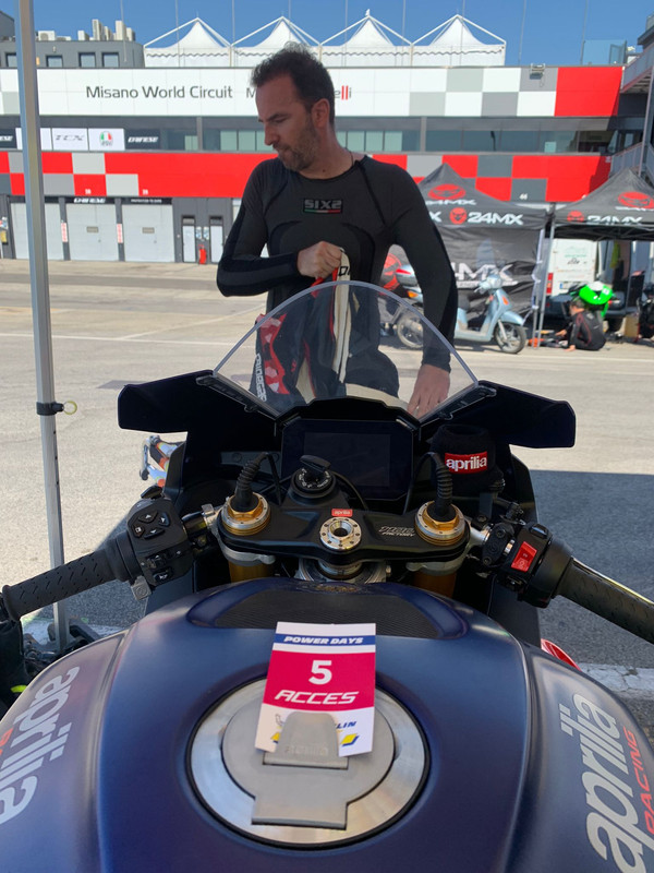 8F584584-AFE9-4FA3-B68F-089B462B9658