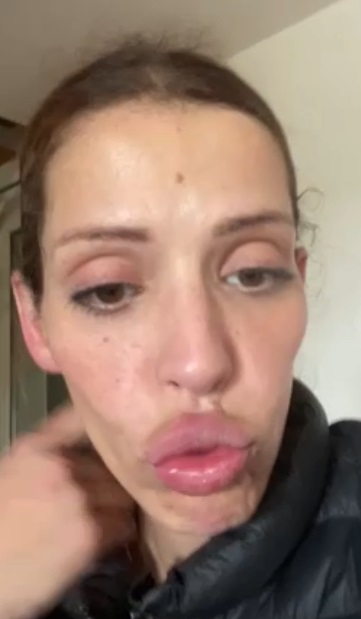 Alizee bouche a facefuck