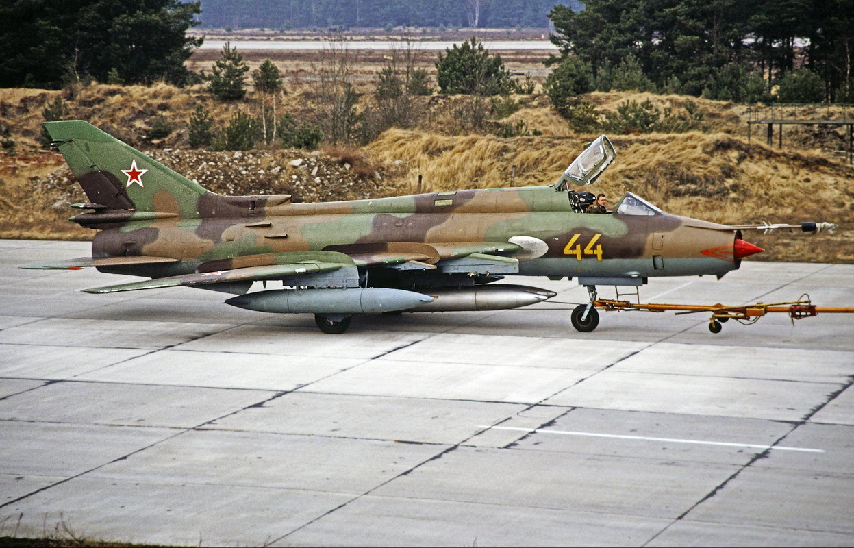 20 GvAPIB Su-17M4 44 yellow_15205 (3)