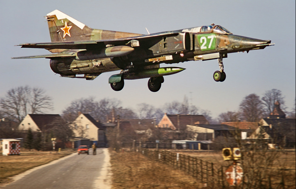 559 APIB Mig-27K 27 Blue_76802643380,  Frühling 1993 (3)