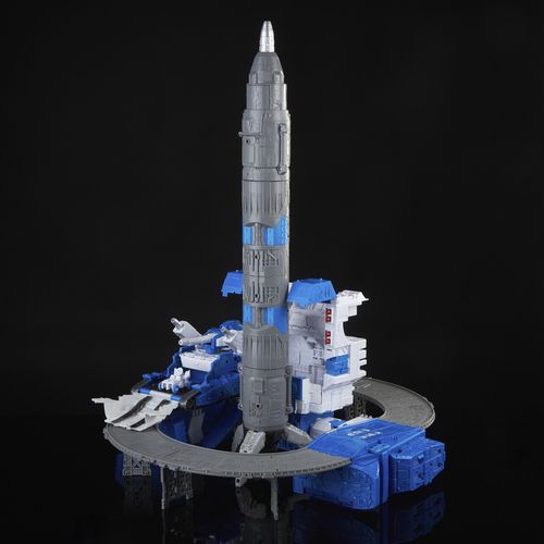 Generations-Selects-Titan-Guardian-Lunar-11