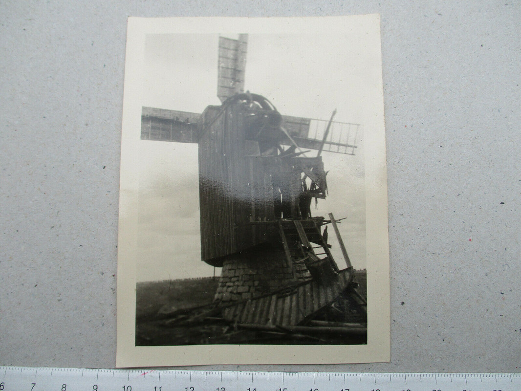 FOTO EINER ZERSCHOSSENEN WINDMÜHLE IN RUSSLAND 1941