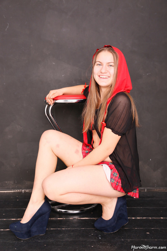 MarvelCharm_Katrin-Mini-Skirt-026