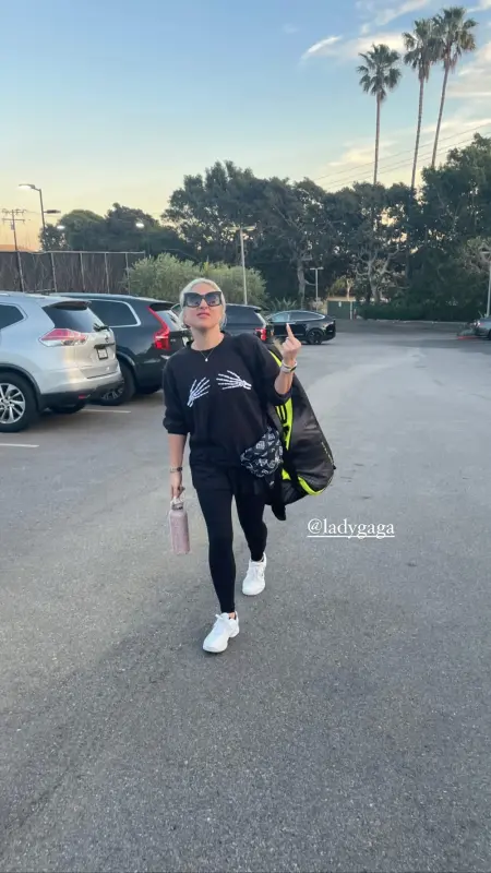 1-8-22-Arriving-at-the-tennis-court-in-M