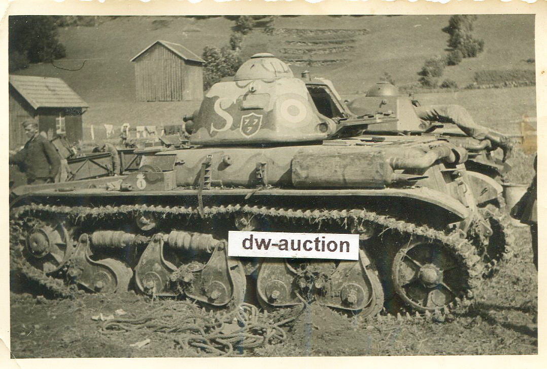 Frankreich , französischer Panzer mit Wappen und