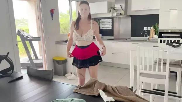 JacquieEtMichelTV - Oceane - Easily excited...
