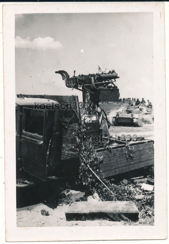 Foto Sturmgeschütz Panzer fährt am russischen Vi