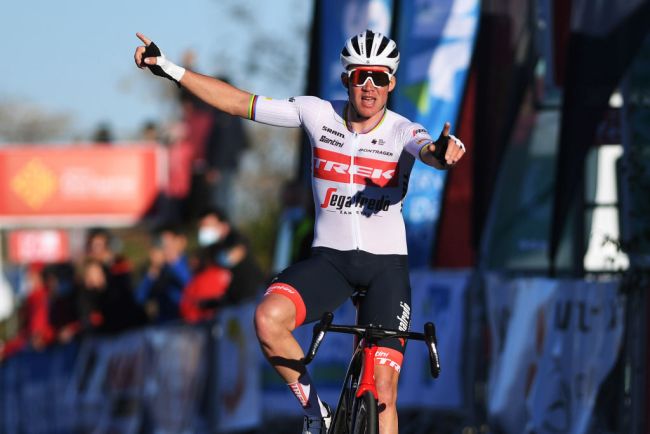 Lex campione del mondo Mads Pedersen tiene a battesimo ledizione 2022 dellÉtoile de Bessèges (foto Mads Pedersen wins stage 1 of Etoile de Bèsseges (foto Luc Claessen / Getty Images)