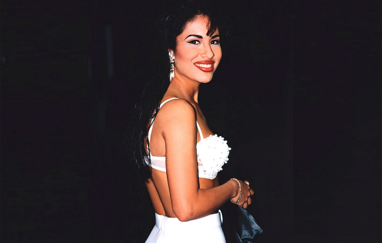 Mira cómo se vería Selena Quintanilla a sus 52 años según la IA