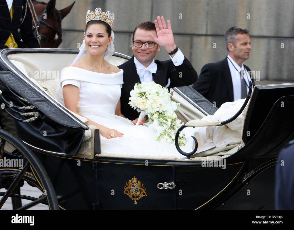 crown-princess-victoria-of-sweden-and-prince-daniel-of-sweden-ride-D59DJ6