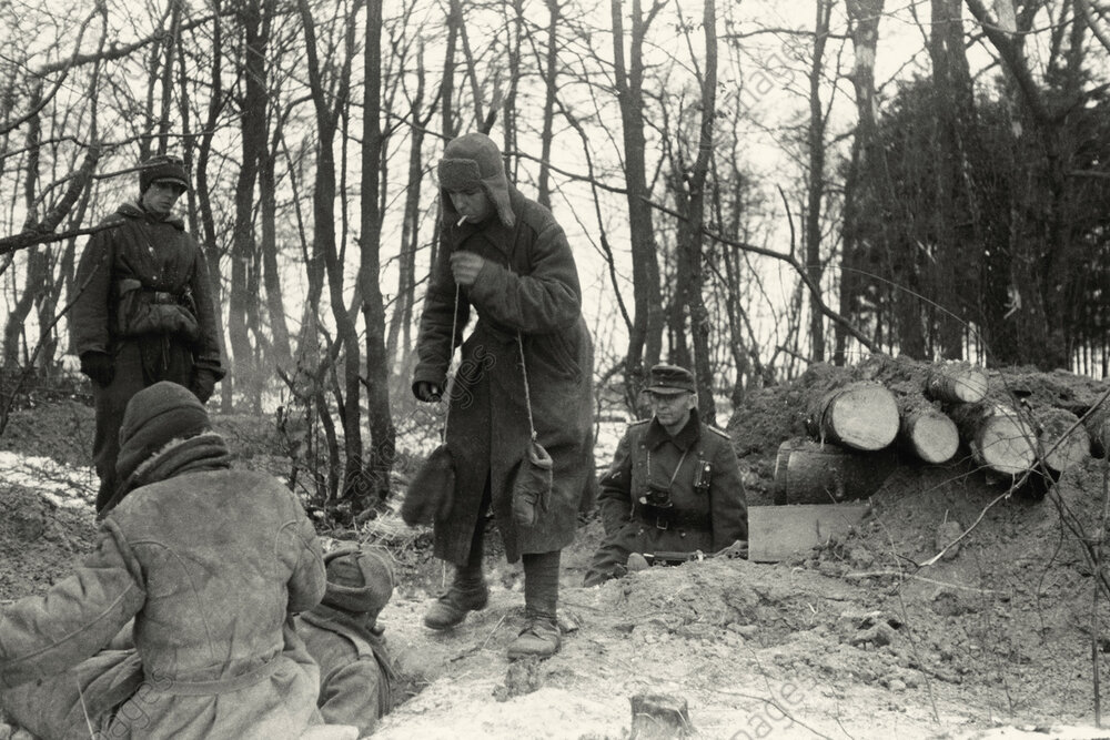 Unterstand im Lochstädter Wald nach dem Fall von Königsberg 1945 (2)