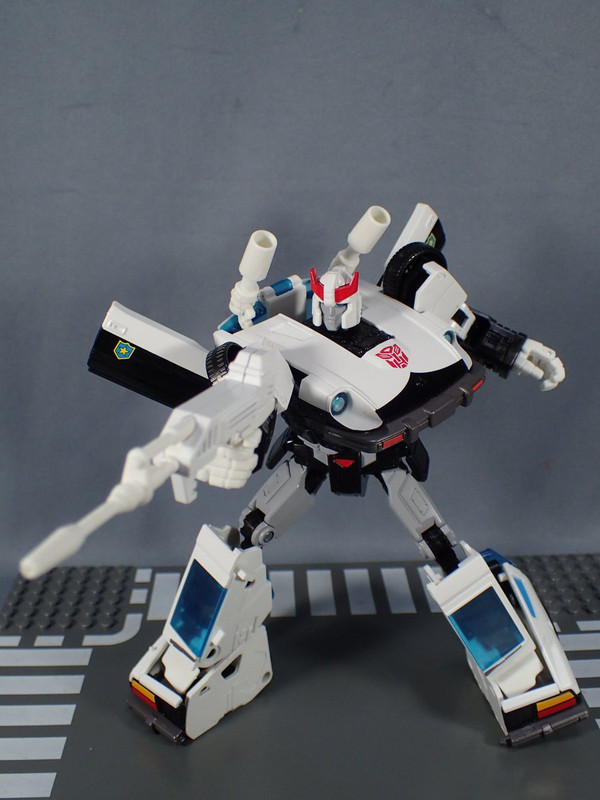 02-Masterpiece-MP-17-Prowl