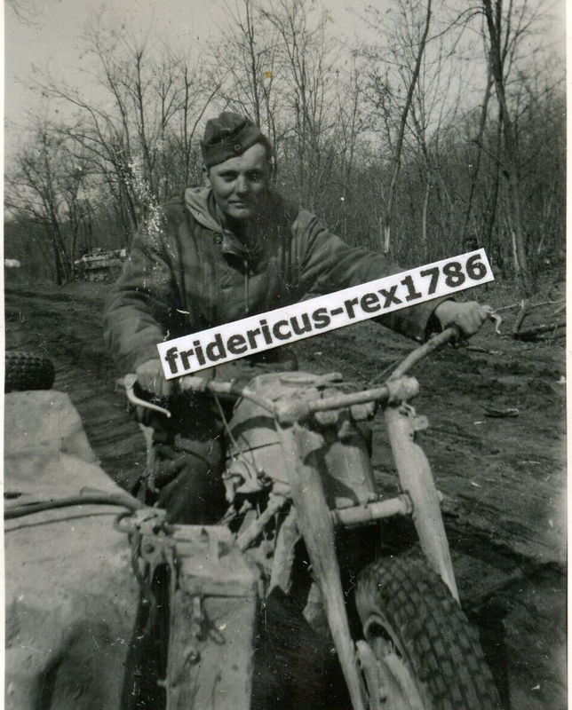 Foto 1. PzSpKp Rückzug 44 Spw Sd.Kfz. 251 spätes Krad Motorrad Splittertarn