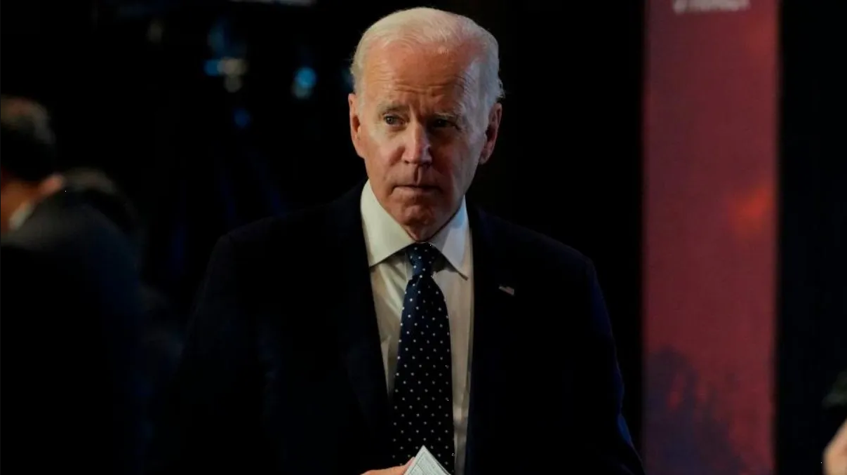 Biden indulta a mujer maltratada que mató a su esposo