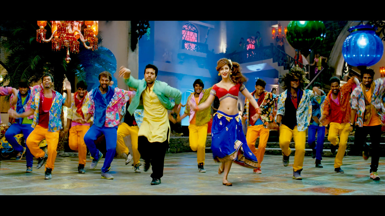 Shruti Haasan From Yevadu Hot Song 4K.mp4_snapshot_02.37.819