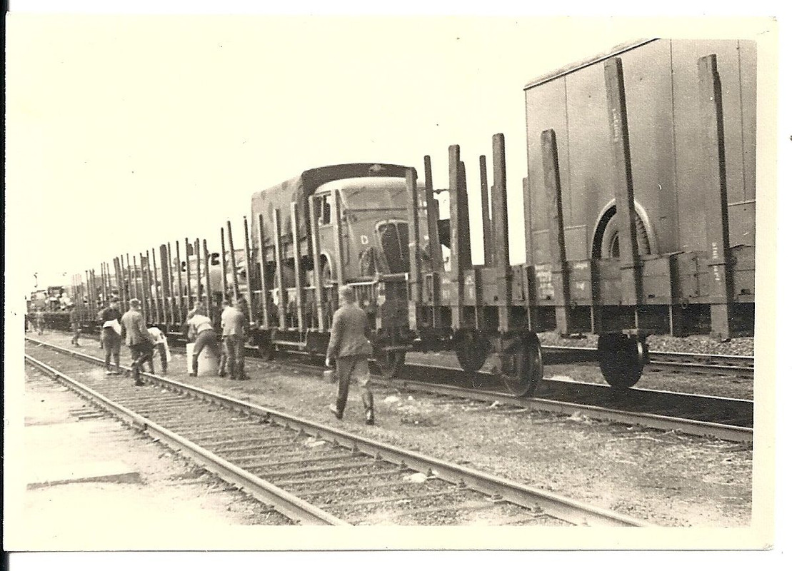 Orig.Foto Soldaten Wehrmacht Französische Beute 