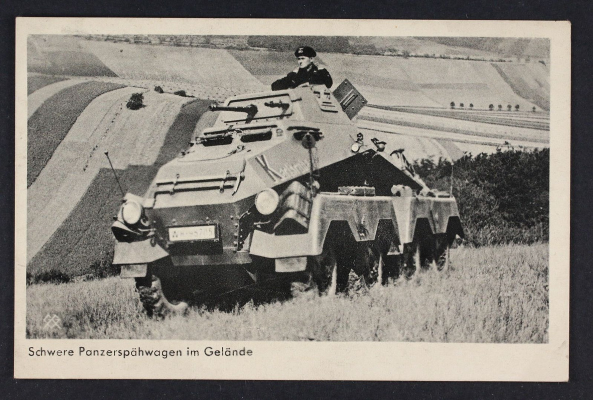 Schwere Panzerspähwagen im Geländer