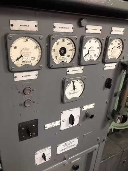 94-maneuvering-room-14.avif