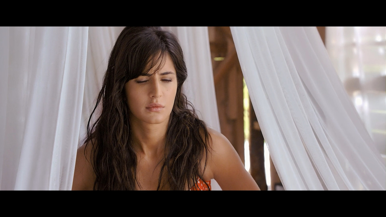 [Image: Katrina-Kaif-Hot-Navel-From-Bang-Bang-20...-26-37.jpg]