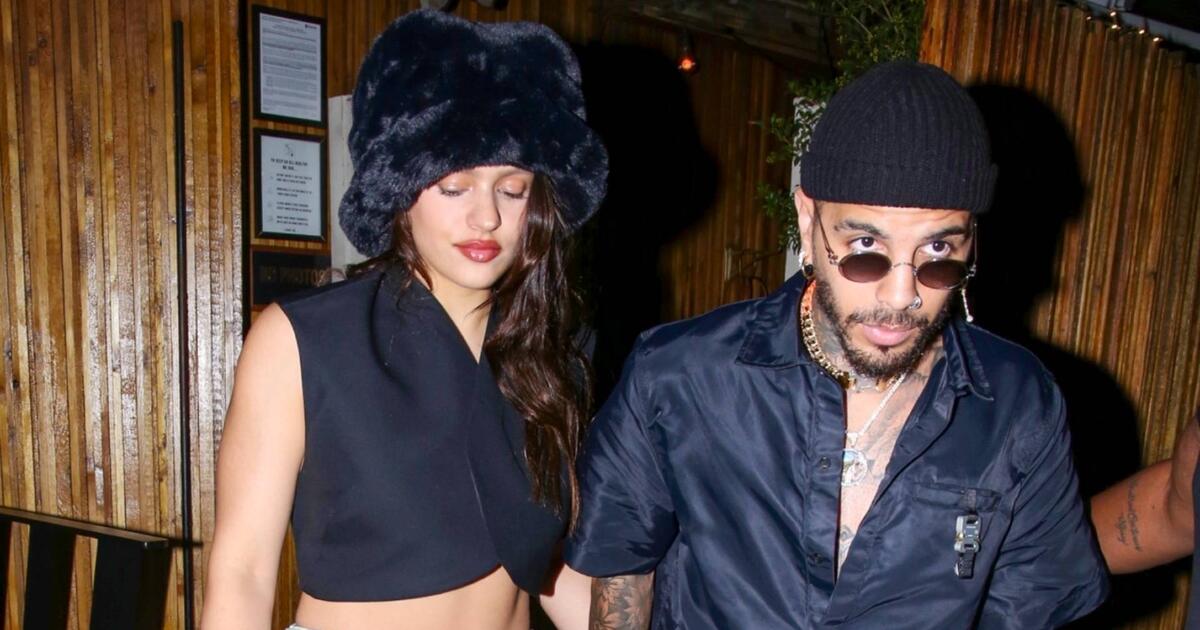 Rauw Alejandro muestra su amor por Rosalía hasta en los calzones