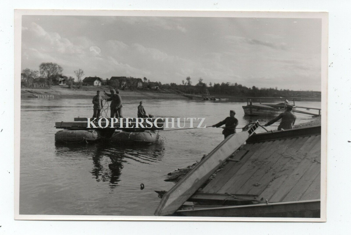 Russland 1944 Orscha Dnjepr Kamerad Boot Floß Schlauchboot Schiff Soldat
