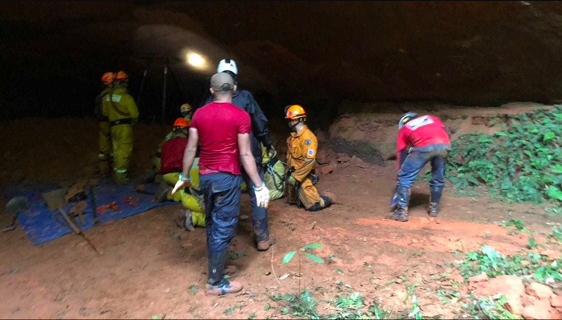 Nueve bomberos en Brasil mueren durante el derrumbe de una cueva